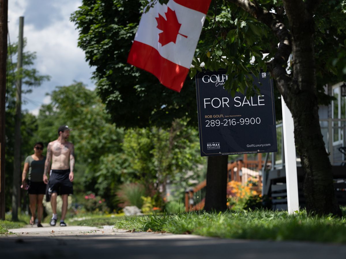 A house for sale on Beach Boulevard in Hamilton, Ont.