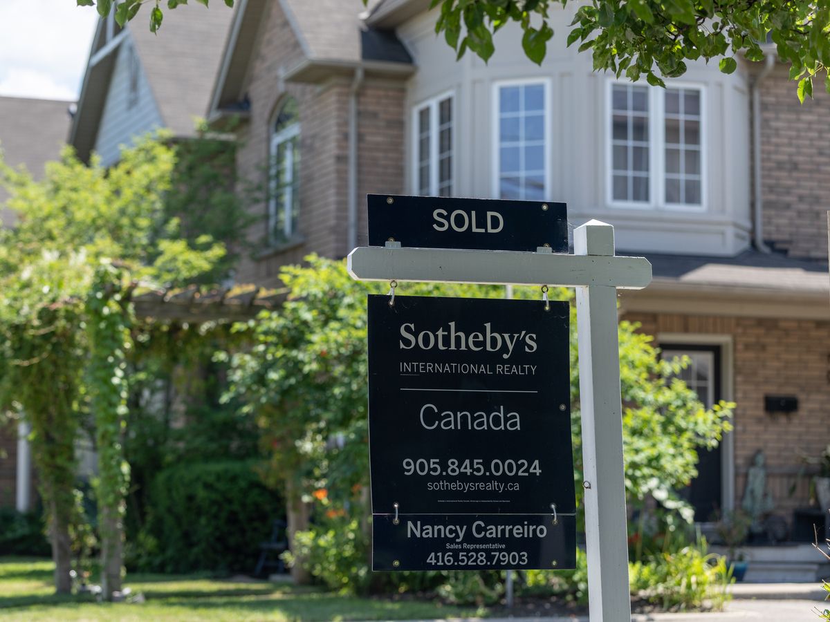 A home for sale on Beach Boulevard in Hamilton, Ont.