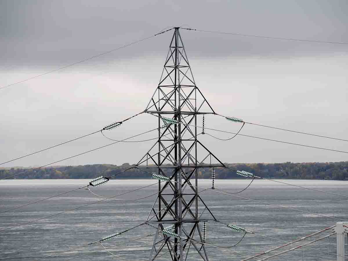 New York draws more Canadian electricity as heat wave tests grid