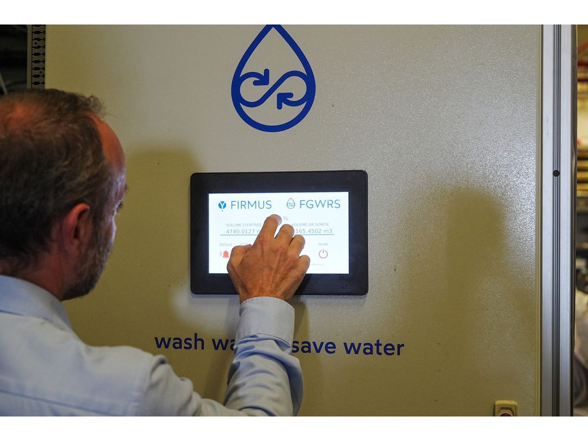 The Yacht Club de Monaco is accelerating the transition towards more responsible yachting through a wide range of initiatives, from solar panels and electric boat charging stations to water recycling systems.