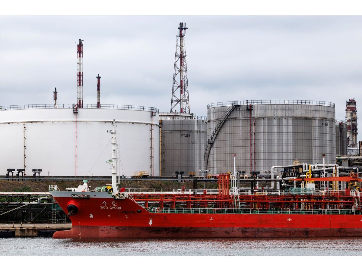 An oil tanker docked at the SK Innovation Co. Ulsan Complex oil refinery facilities in Ulsan, South Korea, on Thursday, June 25, 2026. Brent oil erased all of its wartime gains after flows through the Strait of Hormuz ramped up following progress on a US-Iran peace deal.