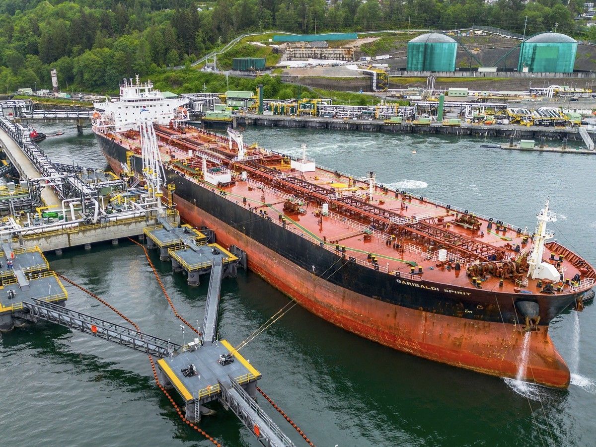Oil tanker