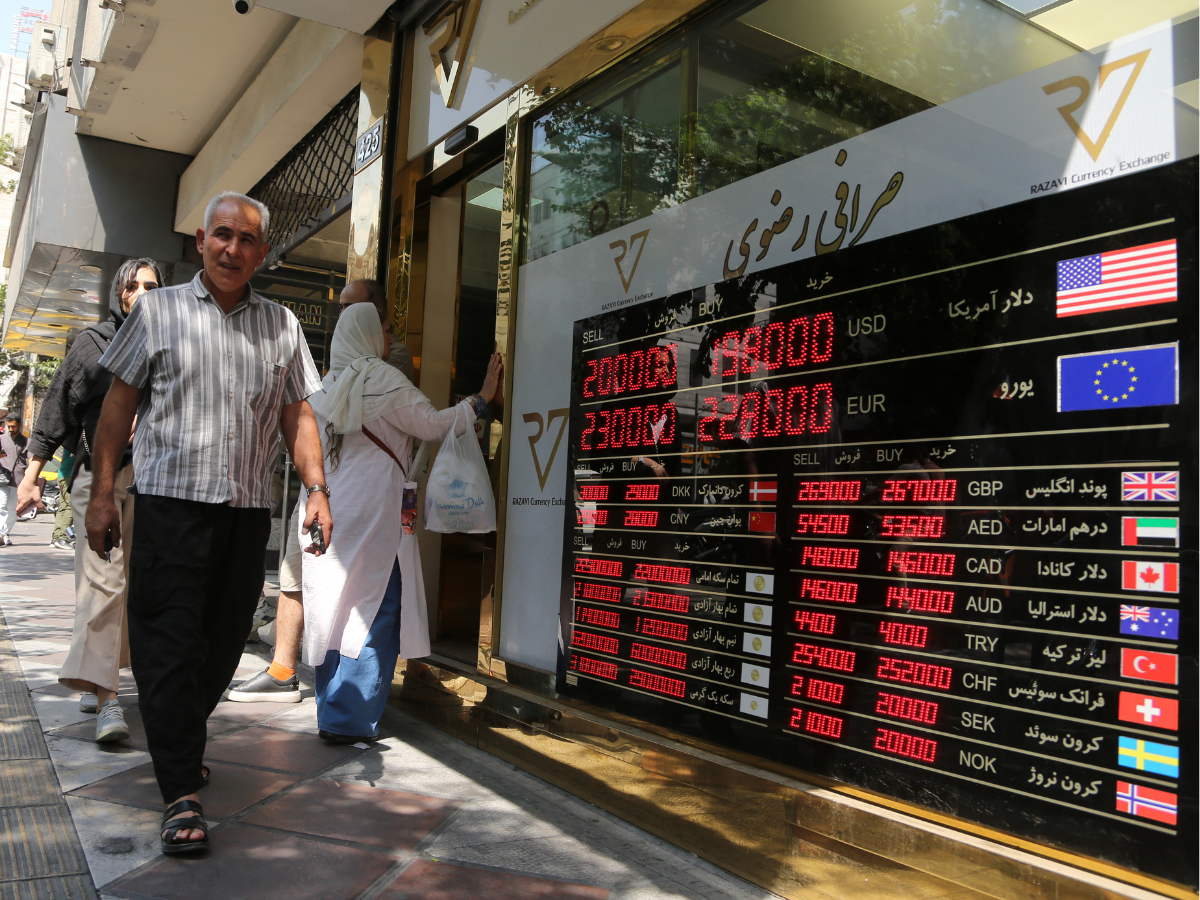 Currency exchange offices begin applying the new exchange rate to their buying and selling transactions as US dollarâs selling rate on the free market reaches an all-time high, hitting the 200,000 toman mark in Tehran, Iran on August 24, 2026.
