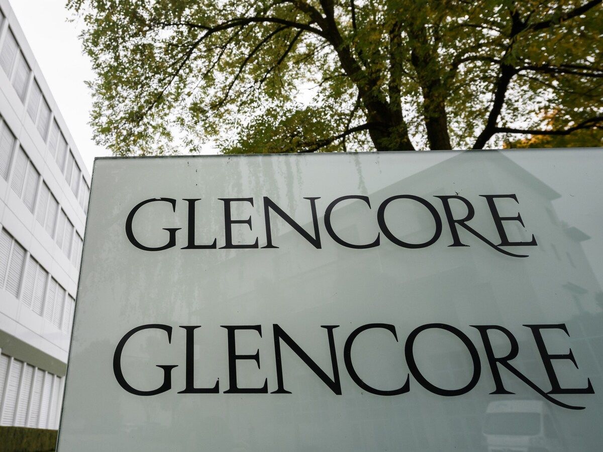 A picture taken on October 10, 2015 shows the logo of Glencore at the Swiss commodity trading giant's headquarters in Baar, central Switzerland.