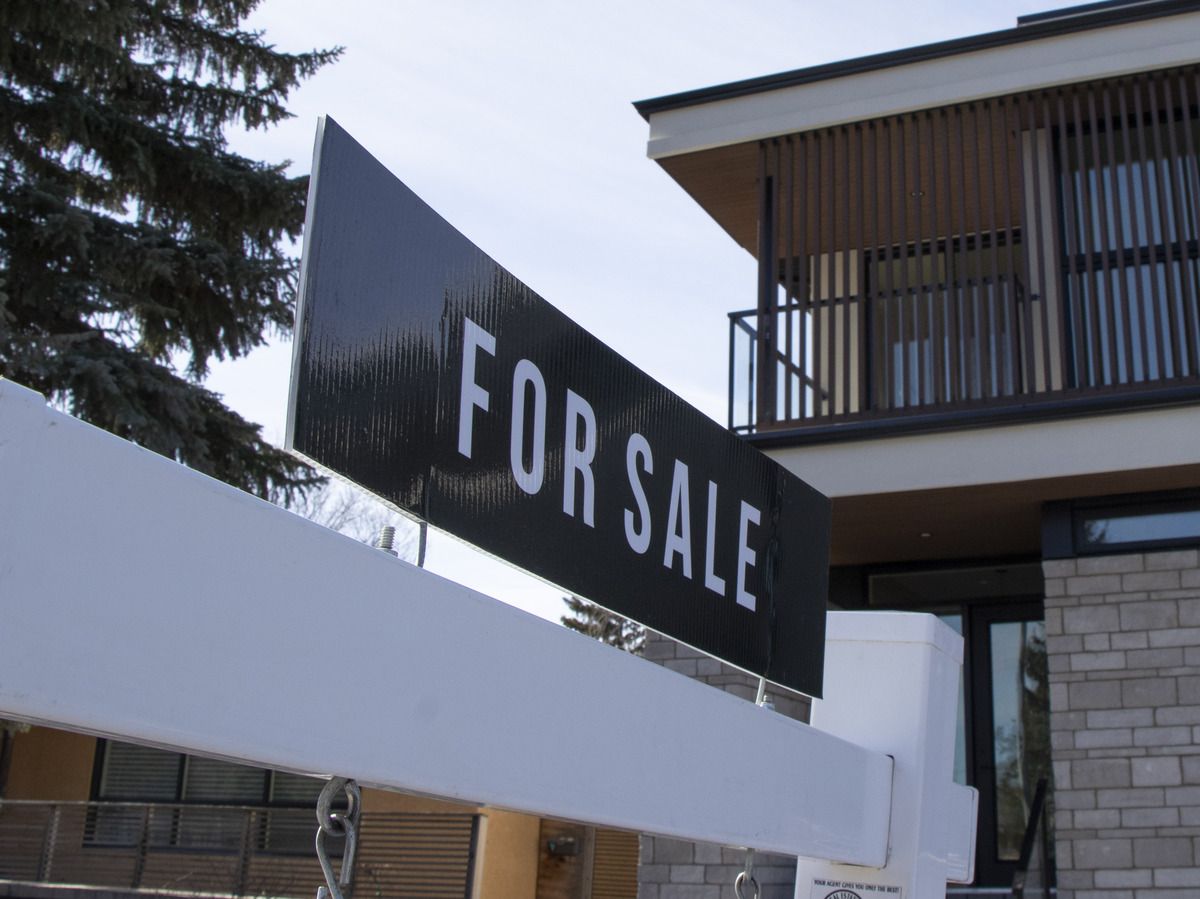 With fixed and variable mortgage pricing moving in opposite directions, the gap between them is stretching like taffy. With fixed and variable mortgage pricing moving in opposite directions, the gap between them is stretching like taffy.
