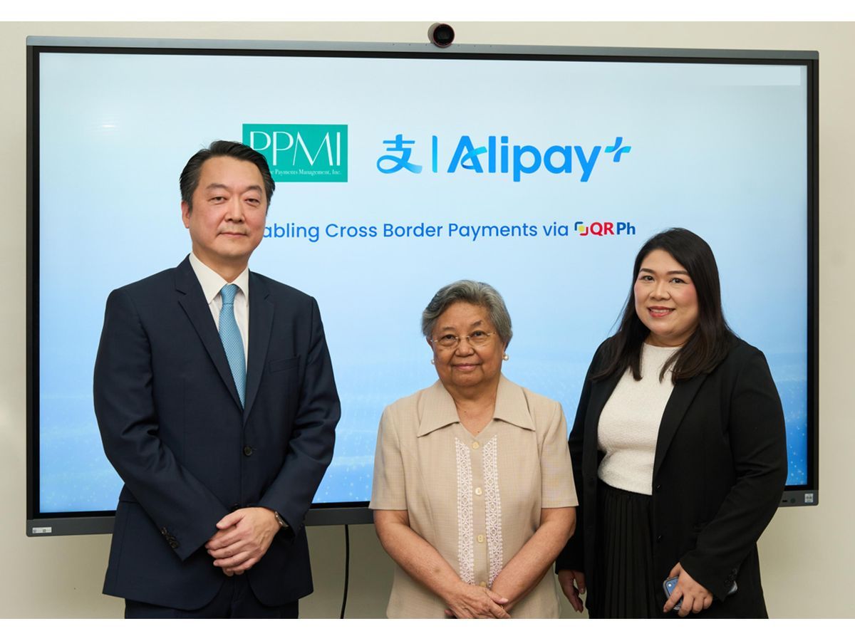 (L-R) Danny Chung, General Manager of Alipay+ Global Growth Center, Ant International; Carmelita 
