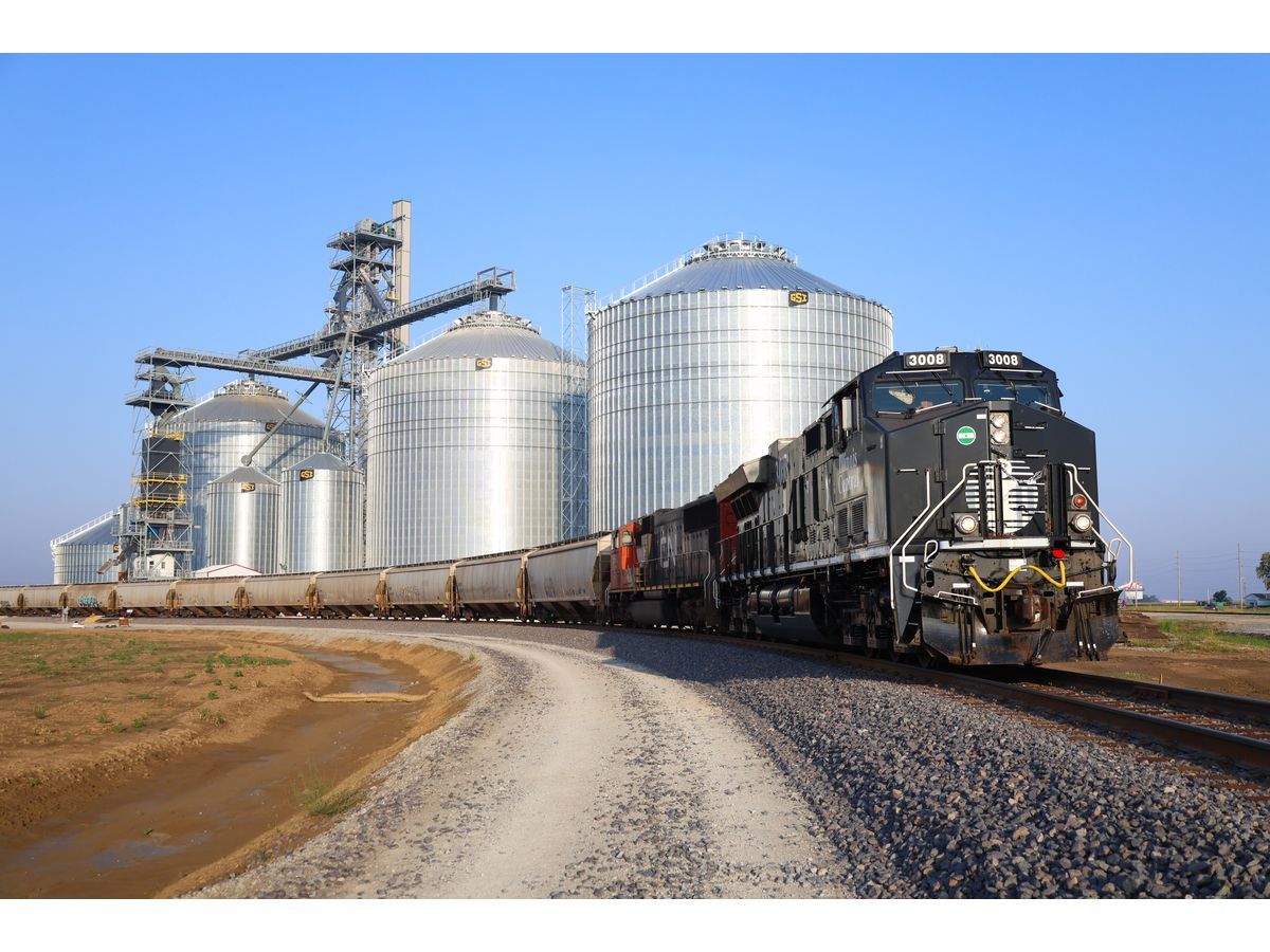 CN Ships First Grain Unit Train from Expanded Total Grain Marketing Facility in Illinois