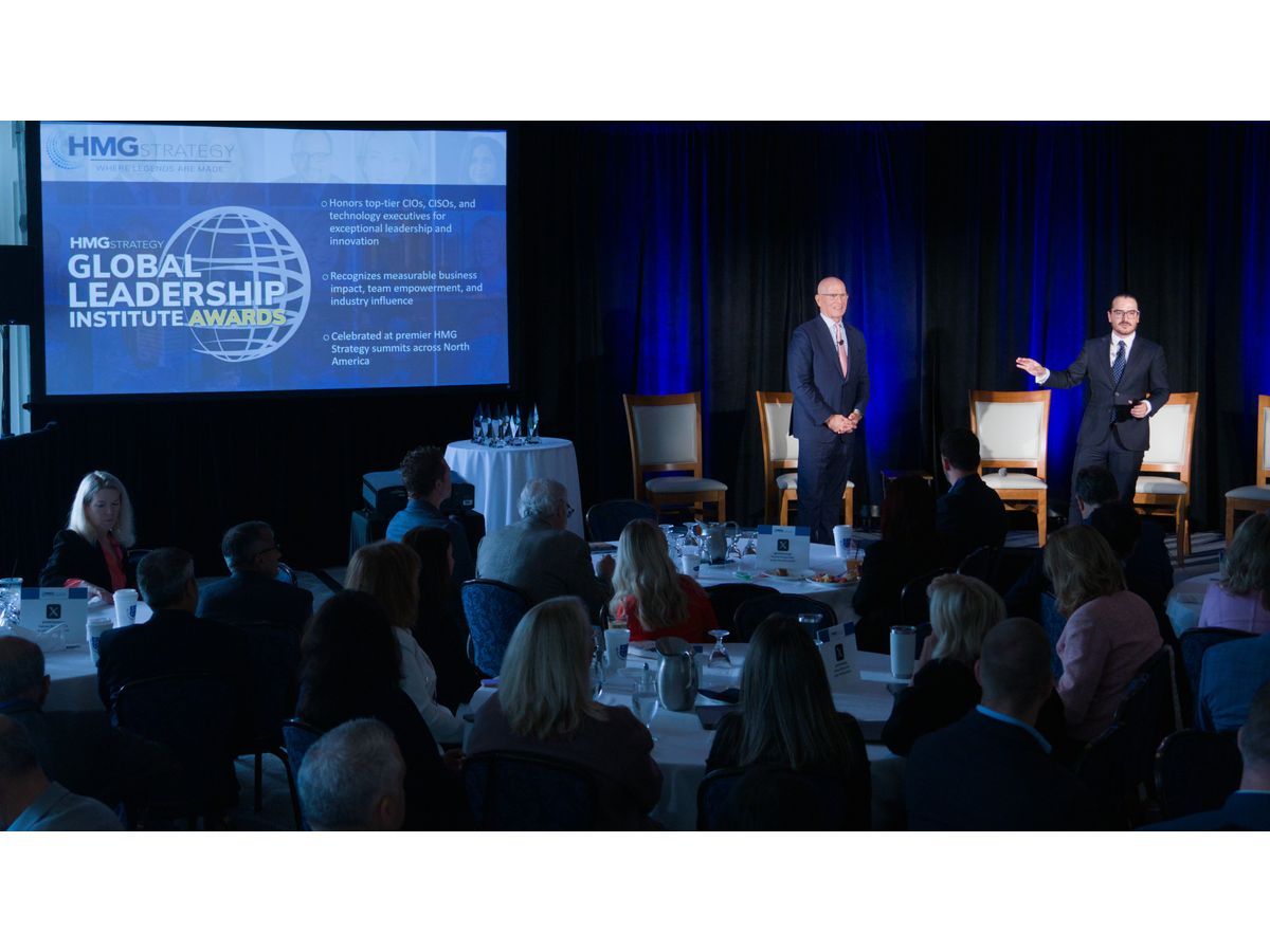 At the HMG Strategy Annual Detroit C-Level Technology Leadership Summit, Hunter Muller, Founder & CEO and August Pelliccio, Executive Editor, Digital, present the Global Leadership Institute Awards