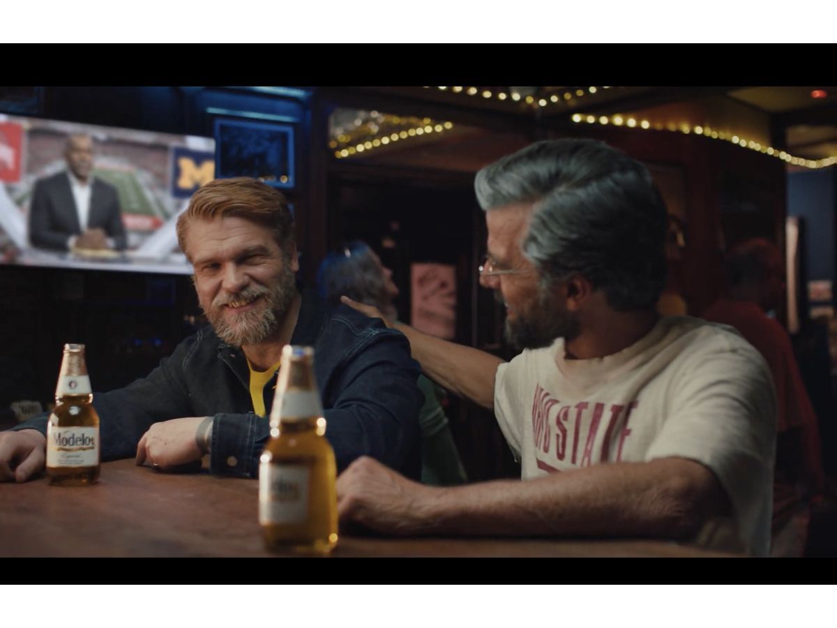 This season, Modelo, the Official Beer Sponsor of the CFP, is celebrating those fans with 