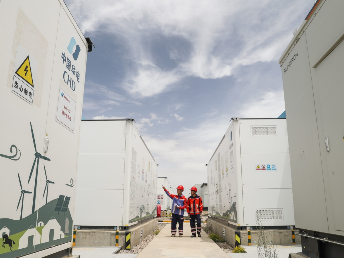 Staff members inspect power storage facilities at the joint complex for the Huadian Delingha 1-gigawatt solar energy storage project and 3-megawatt photovoltaic hydrogen production project in Delingha, northwest China's Qinghai Province, July 8, 2026.