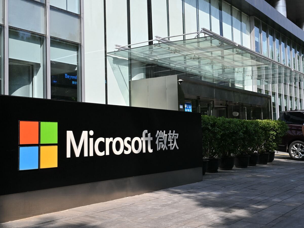 U.S. bars Microsoft, Adobe and others from visa program
