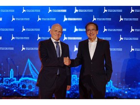 Hebrew University President Prof. Tamir Sheafer (left) and philanthropist John Paulson (right) at the University's Board of Governors Gala, where Paulson announced a historic $250 million gift to advance engineering, medicine, and trauma recovery. Credit: David Salem