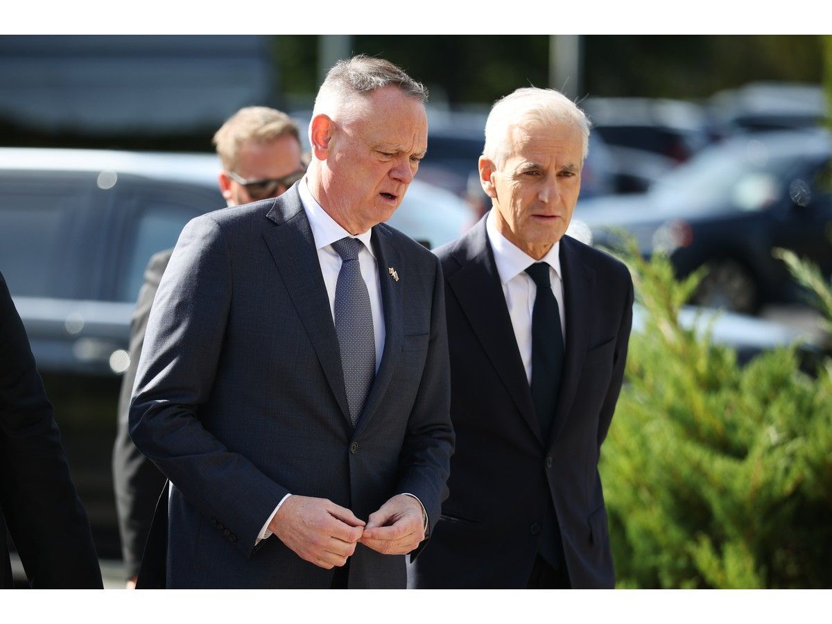 Minister of National Defence David McGuinty (left) walks with Prime Minister of Norway, Jonas Gahr Støre to visit Kongsberg Geospatial in Kanata, Ontario on Monday, Sept. 21, 2026.