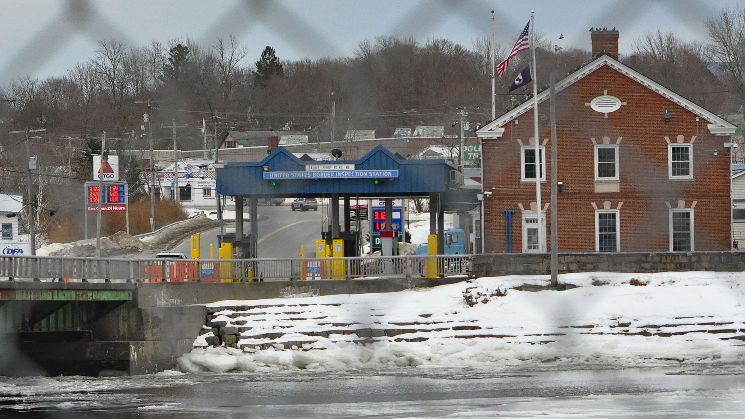 Maine border