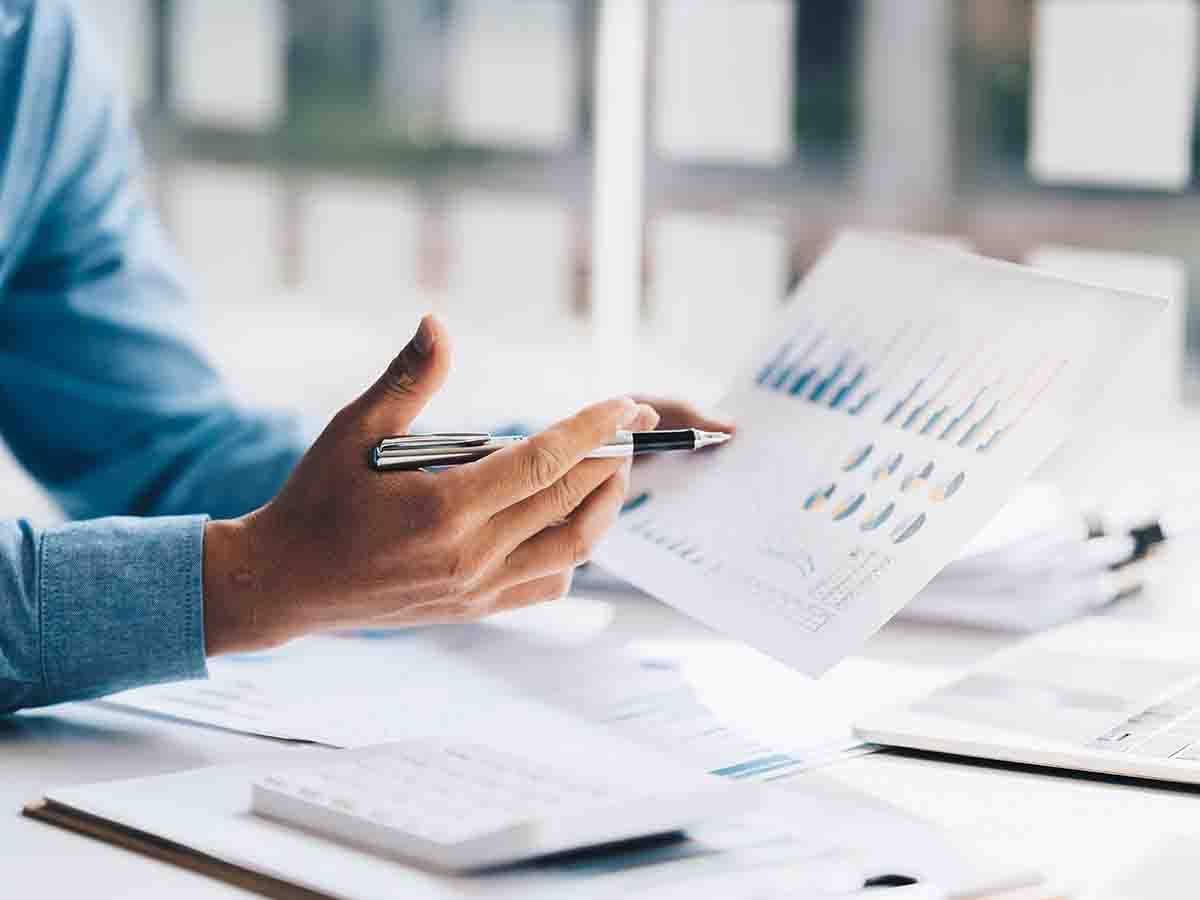 Weak Canadian jobs report eases pressure on fixed mortgage rates