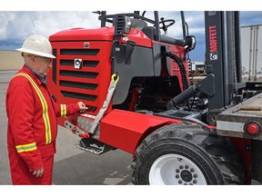 The new Moffett NX2, equipped with the GroundMount Plus™ system, is a game-changer for forklift operators and fleet managers. Get on and off safely from the curb without ever climbing onto your forklift.