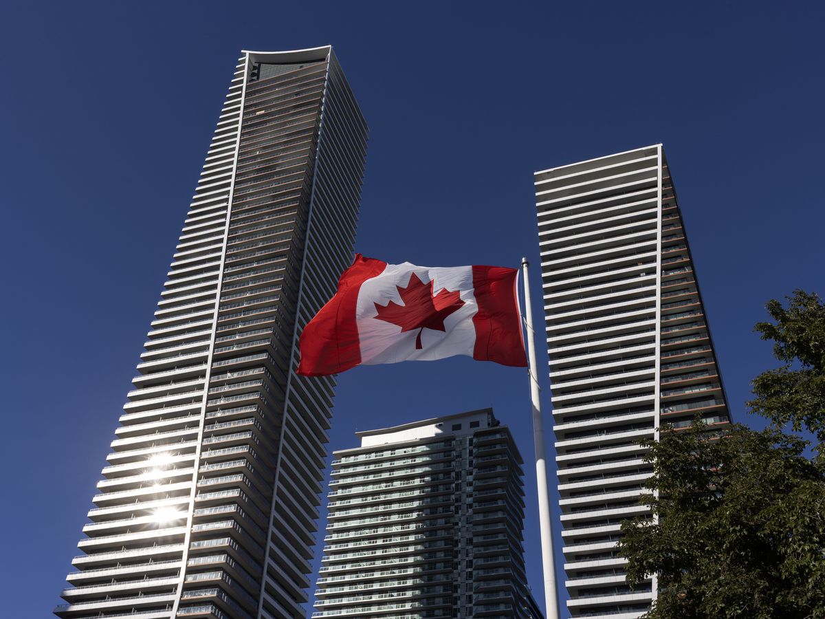 Bulk buyers accounted for 45% of new Toronto condo sales during third quarter, report says