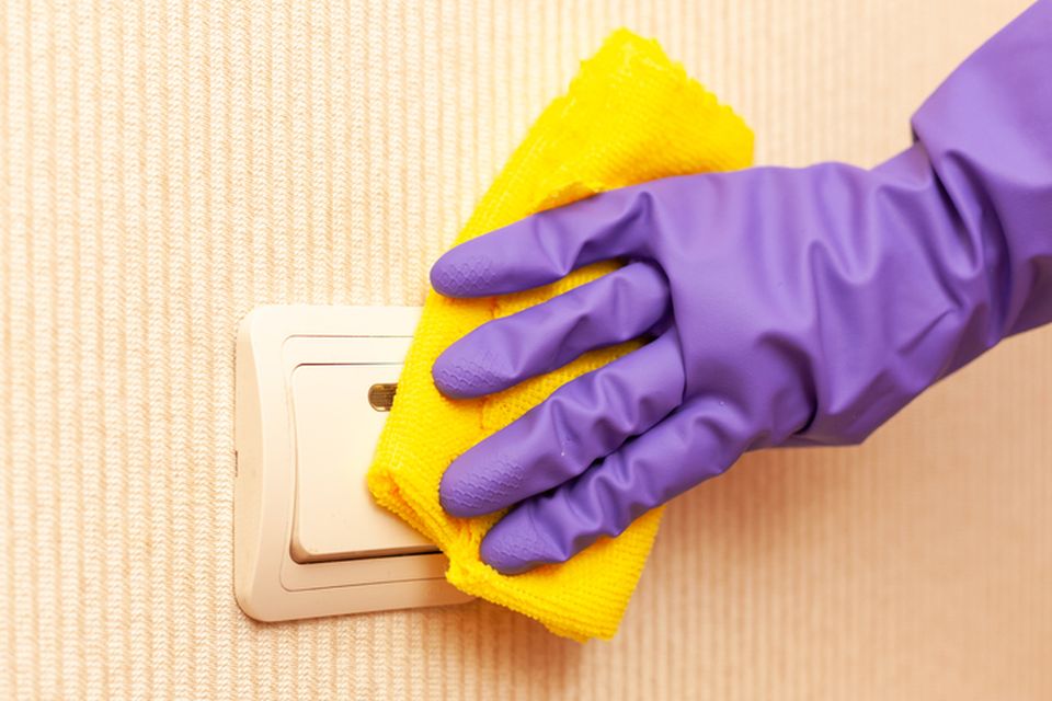 hand cleaning light switch