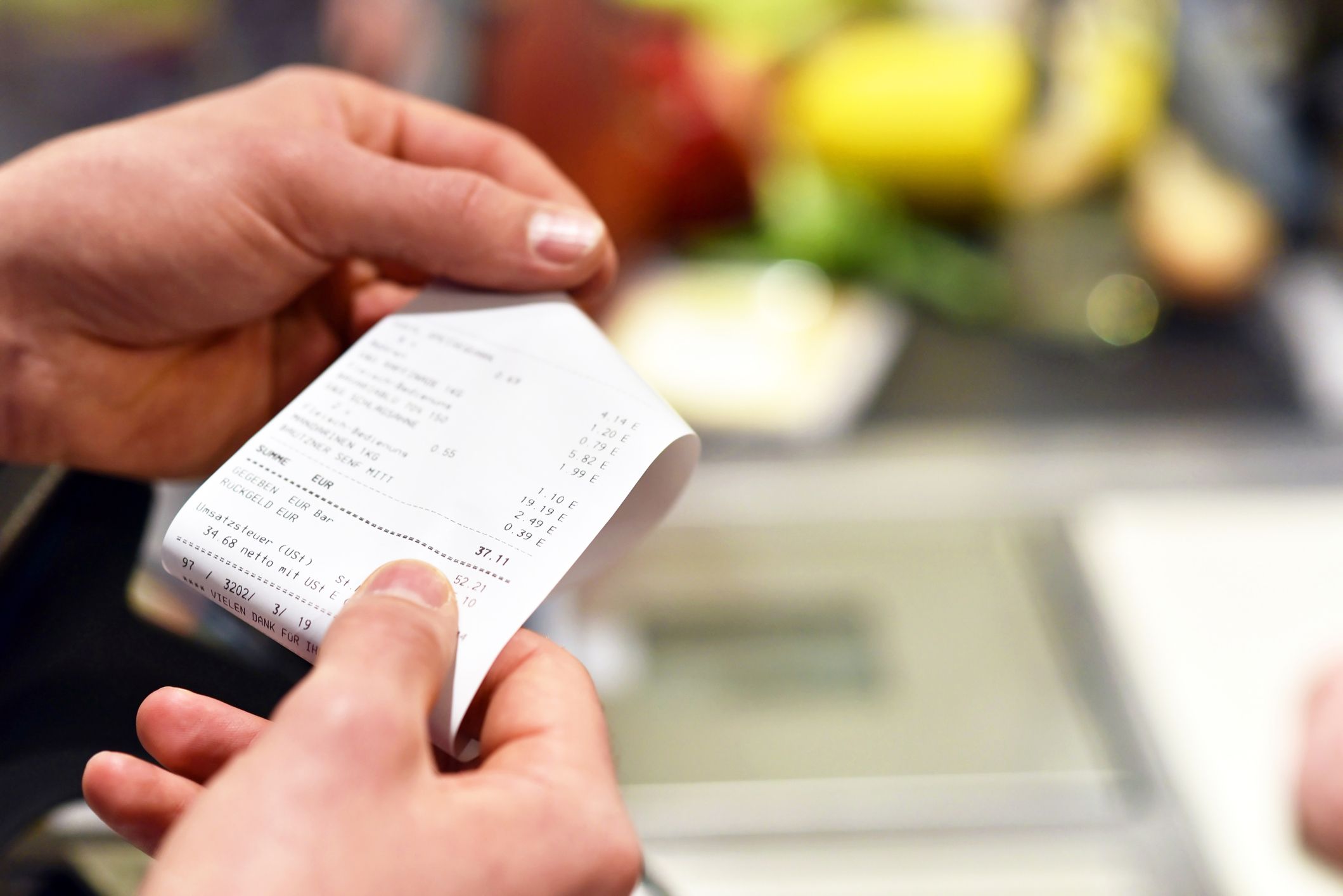 Handling receipts for an extended period of time is associated with an increase in BPA levels 
