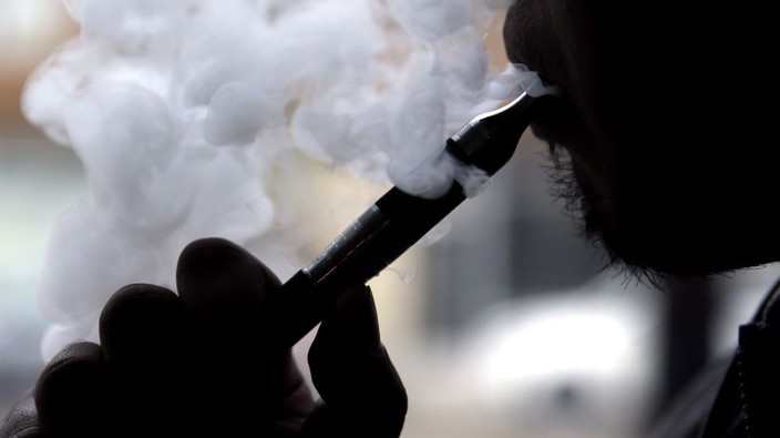 Vaping THC vs. smoking nicotine: What's riskier?