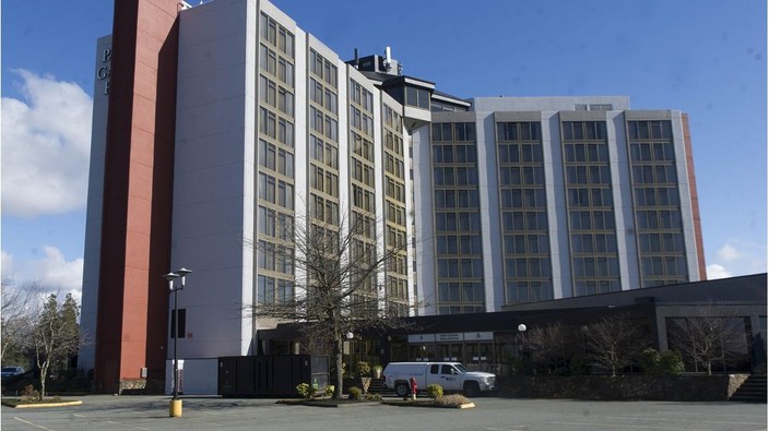 COVID-19: Workers at federal quarantine hotel near Vancouver airport issue 72-hour strike notice