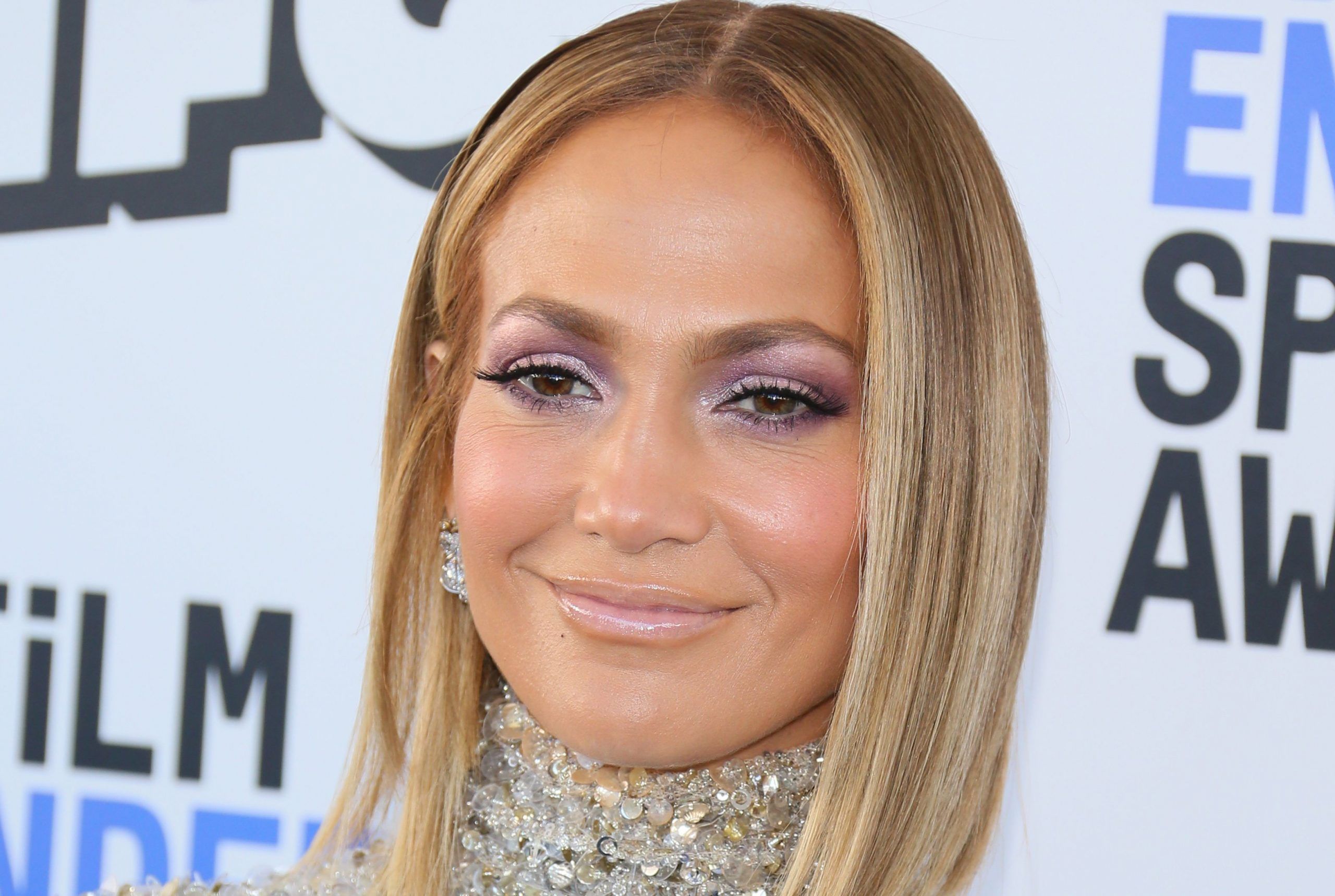ADVICE: J-Lo says sleeping on your back prevents wrinkles