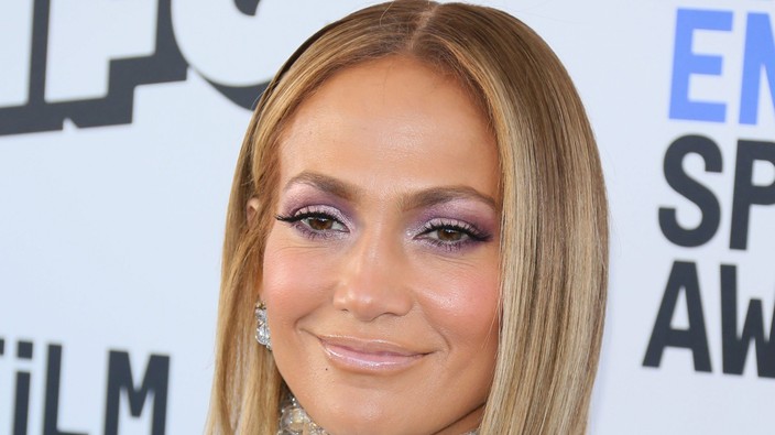 ADVICE: J-Lo says sleeping on your back prevents wrinkles