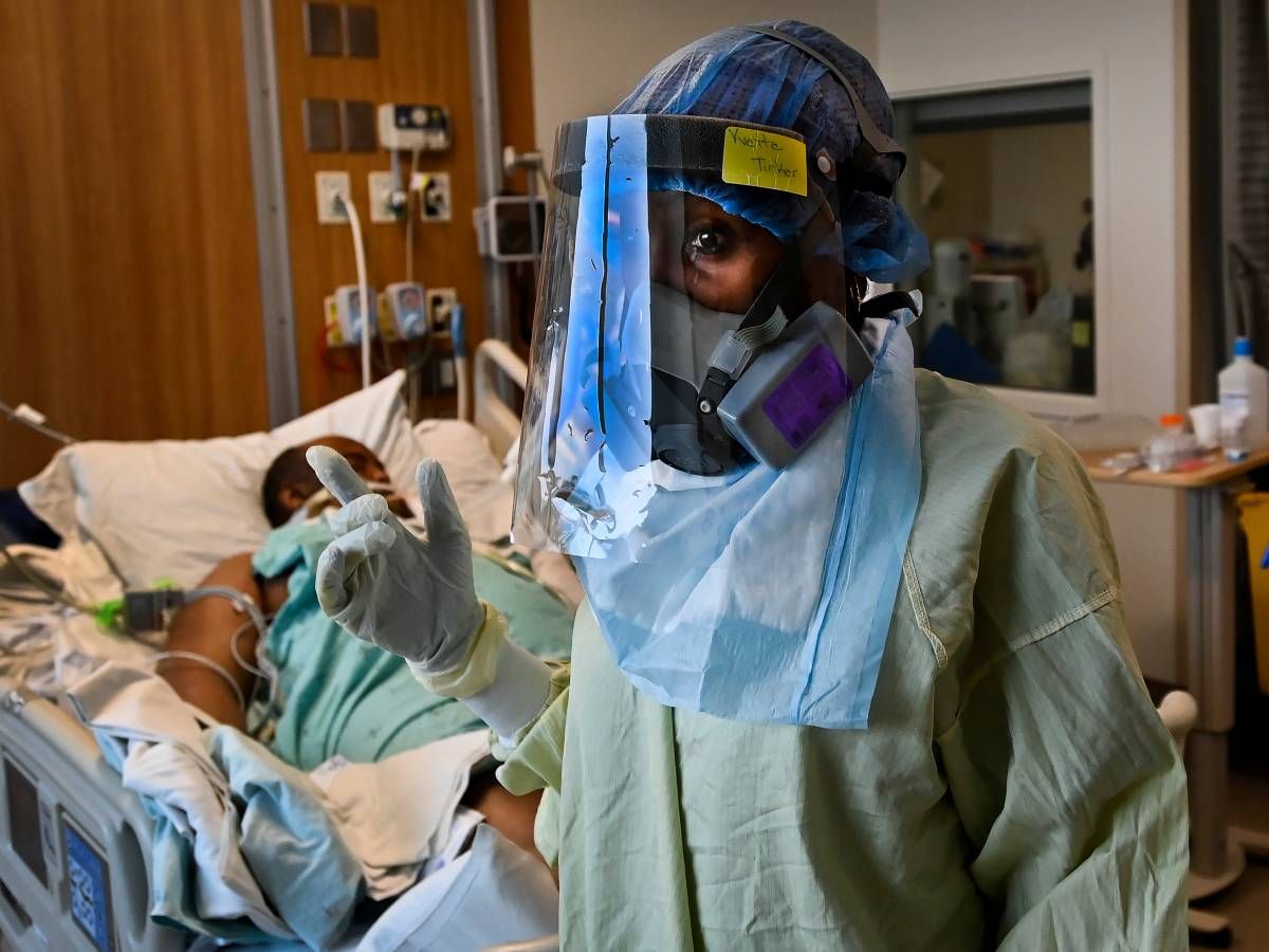  health-care workers care for a covid-19 patient in the icu who is intubated and on a ventilator at the humber river hospital during the covid-19 pandemic in toronto on wednesday, december 9, 2020.