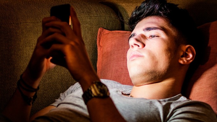 Can phone reminders and blue light shift help sleep?