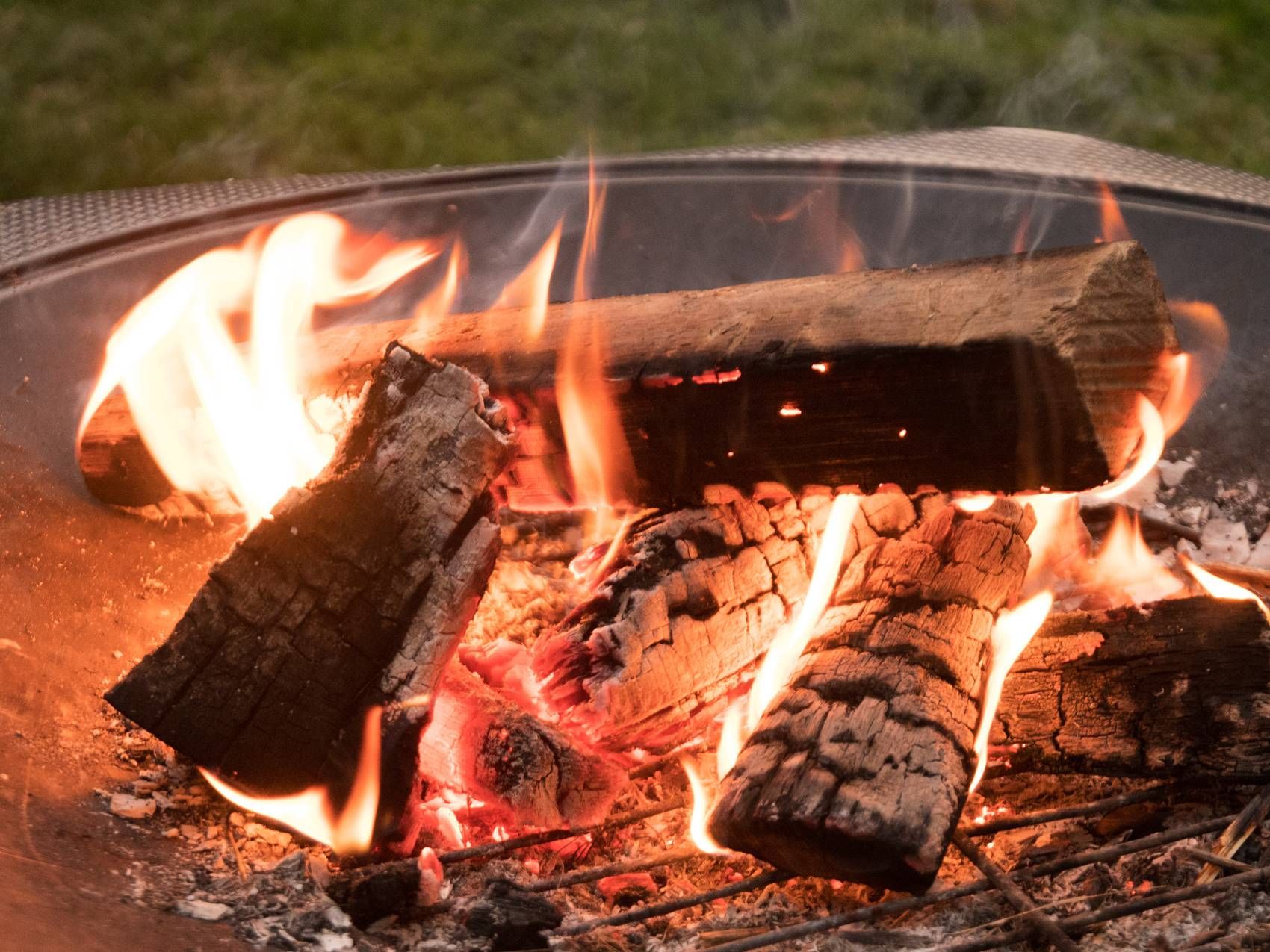 A reader worries about cough and sore throat when her neighbour lights up the  fire pit.