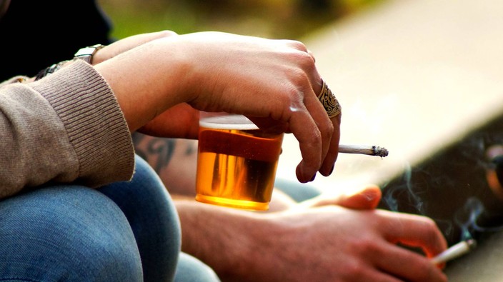 Drug helps reduce heavy drinking, smoking: study