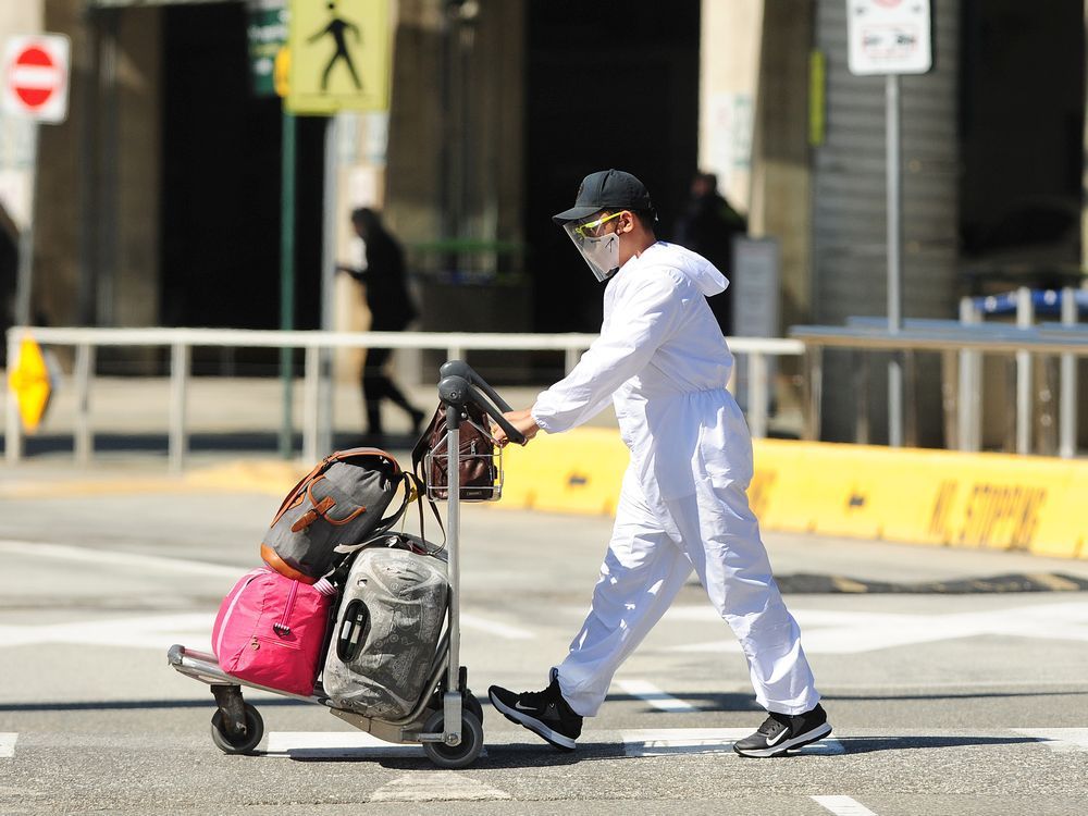 canada's decision to keep the border with the united states closed to non-essential travel, while allowing fully vaccinated canadians to avoid quarantine is unfair and is damaging relations with our closest neighbour, says a cross border business group.