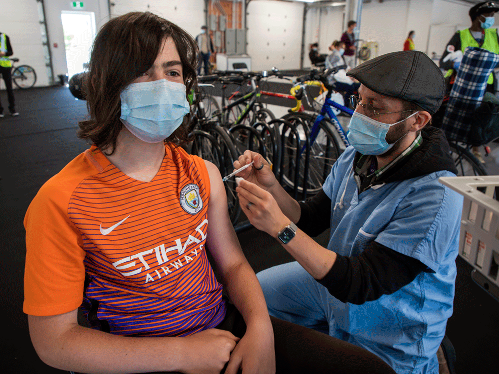 "there was overwhelming enthusiasm" at montreal pop-up and walk-in covid vaccination clinics, like this one, when teens became eligible.