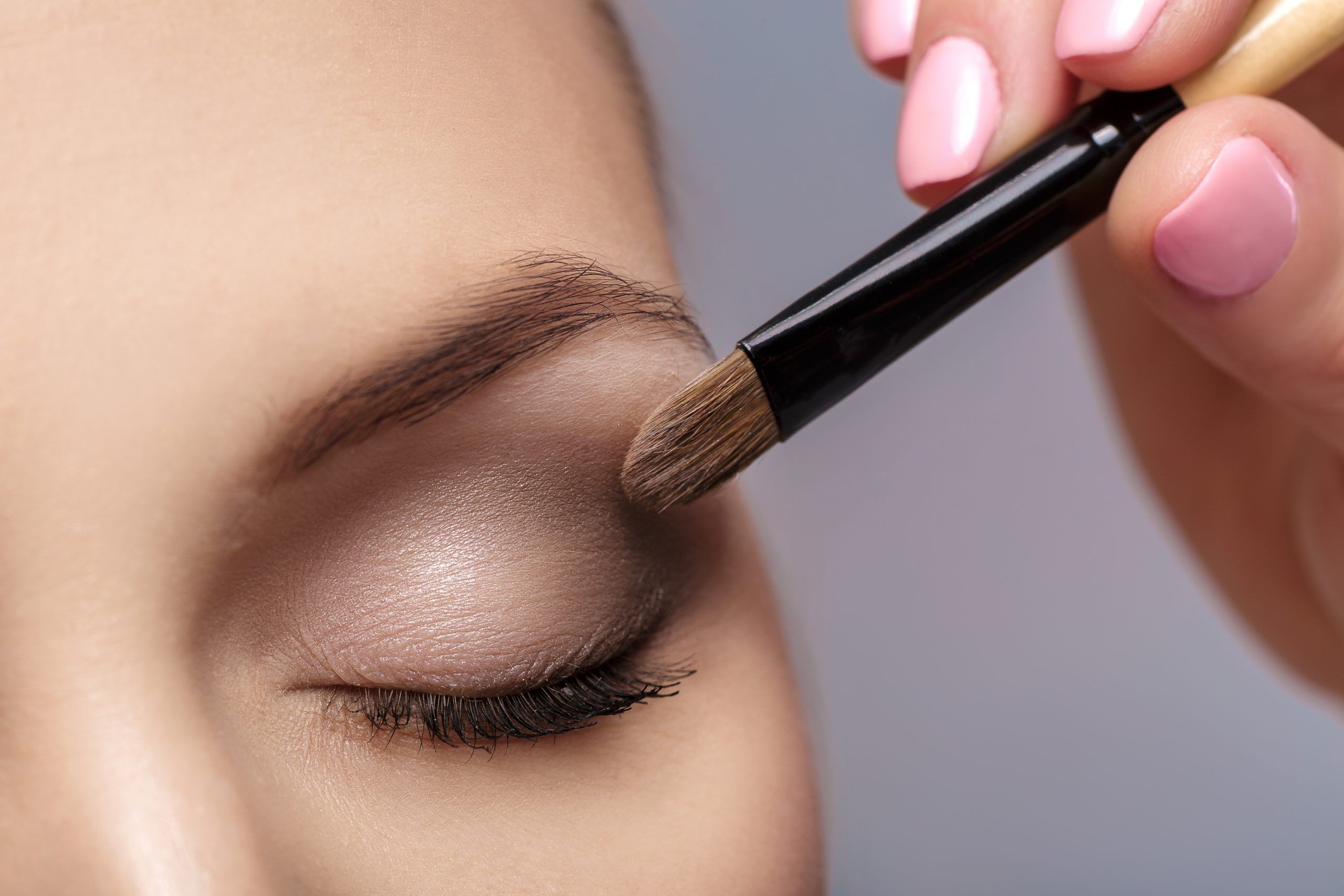 There are a lot of easy ways to make sure your makeup isn't damaging your eyes. GETTY.