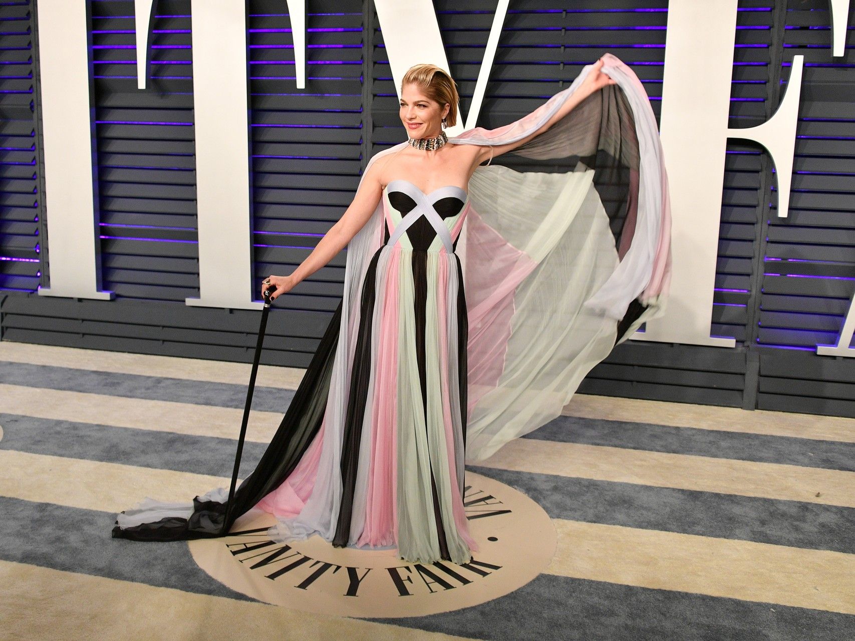  selma blair at the 2019 vanity fair oscars party. dia dipasupil / getty