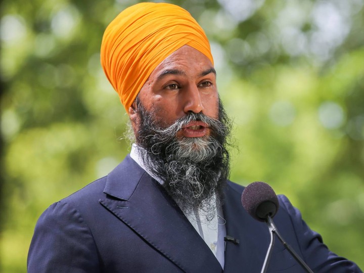  Canada’s New Democratic Party (NDP) leader Jagmeet Singh speaks to the press in a park after Prime Minister Justin Trudeau called an early election, in Montreal, Quebec, Canada August 15, 2021.