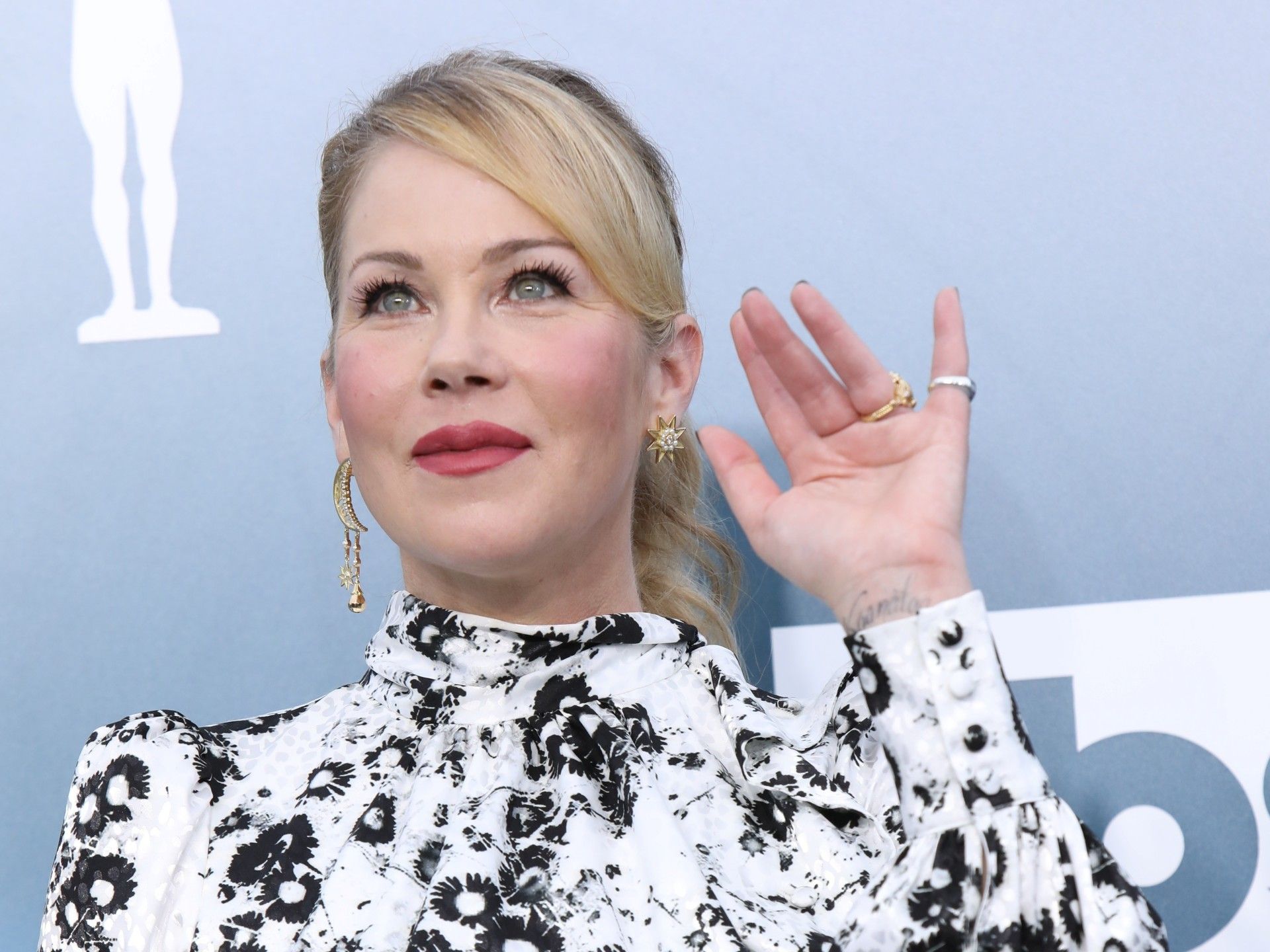 Actress Christina Applegate revealed this week that she's been diagnosed with MS. FILE PHOTO: 26th Screen Actors Guild Awards – Arrivals – Los Angeles, California, U.S., January 19, 2020 – Christina Applegate. MONICA ALMEIDA / REUTERS