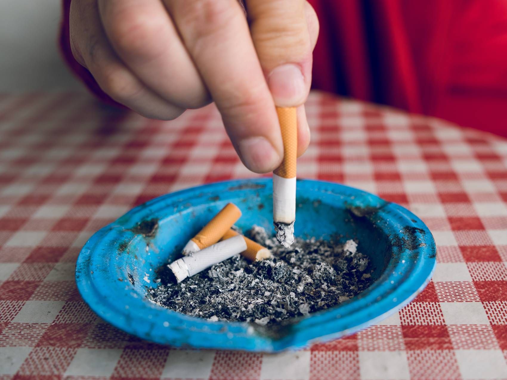 The new results suggest  patients with lung cancer who smoke should be encouraged to stop smoking at any time.