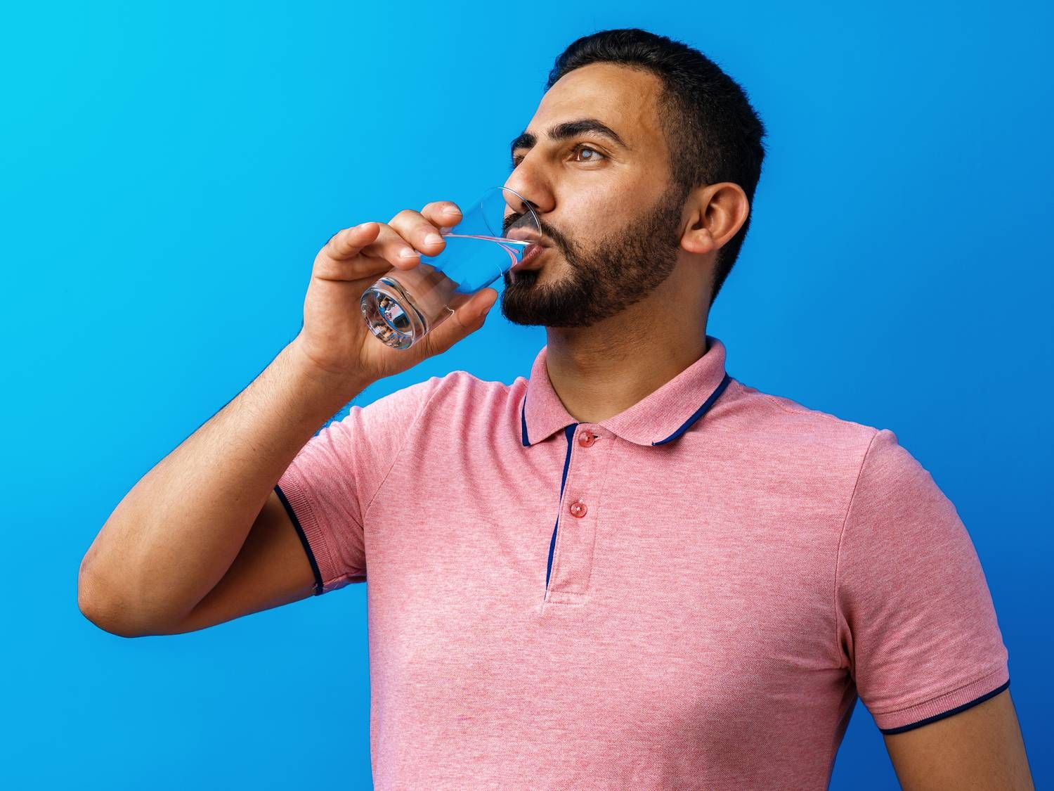 A new study suggests you should make a habit of drinking plenty of water regularly.