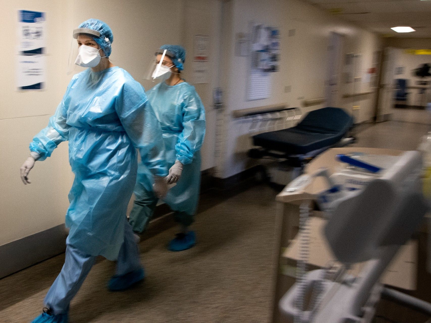 Two nurses do rounds inside the COVID unit of the Verdun Hospital in Montreal. (Allen McInnis / Montreal Gazette)