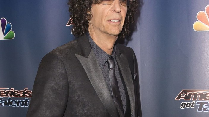 Howard Stern calls Joe Rogan's anti-vax views