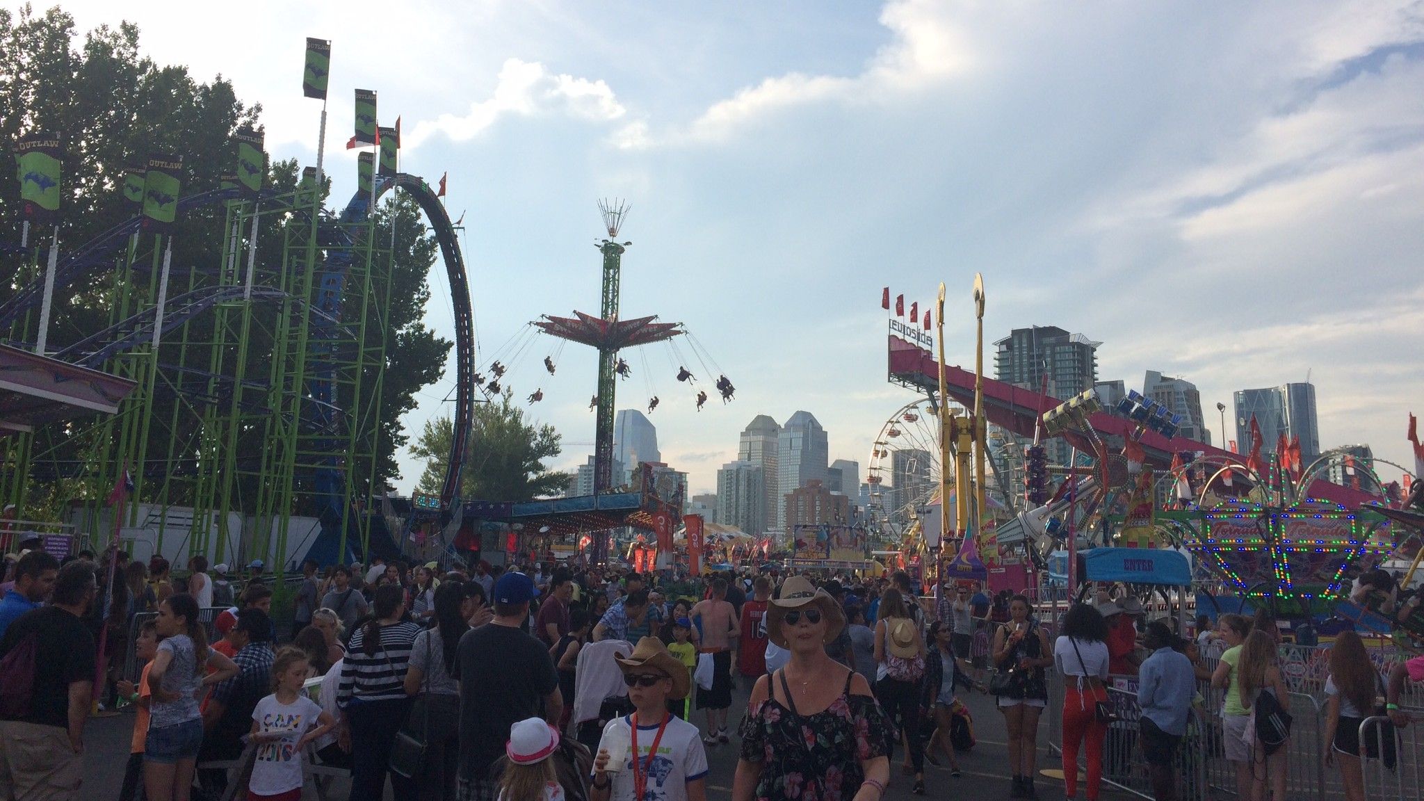 People at the Calgary Stampede, which was attended by many unvaccinated Albertans. (Getty)