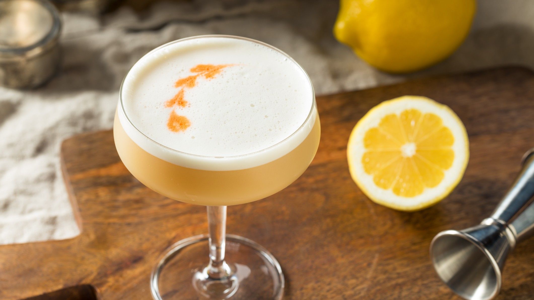 Pisco sours, which contain egg whites, are delicious. But are they safe to drink? (Getty)