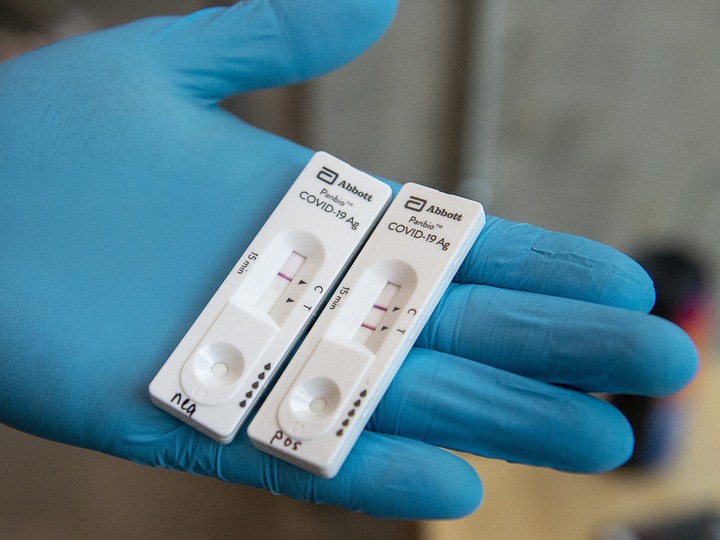  A COVID- 19 rapid test device at a pop-up testing site on the Dalhousie University campus in Halifax. (Andrew Vaughan / The Canadian Press)