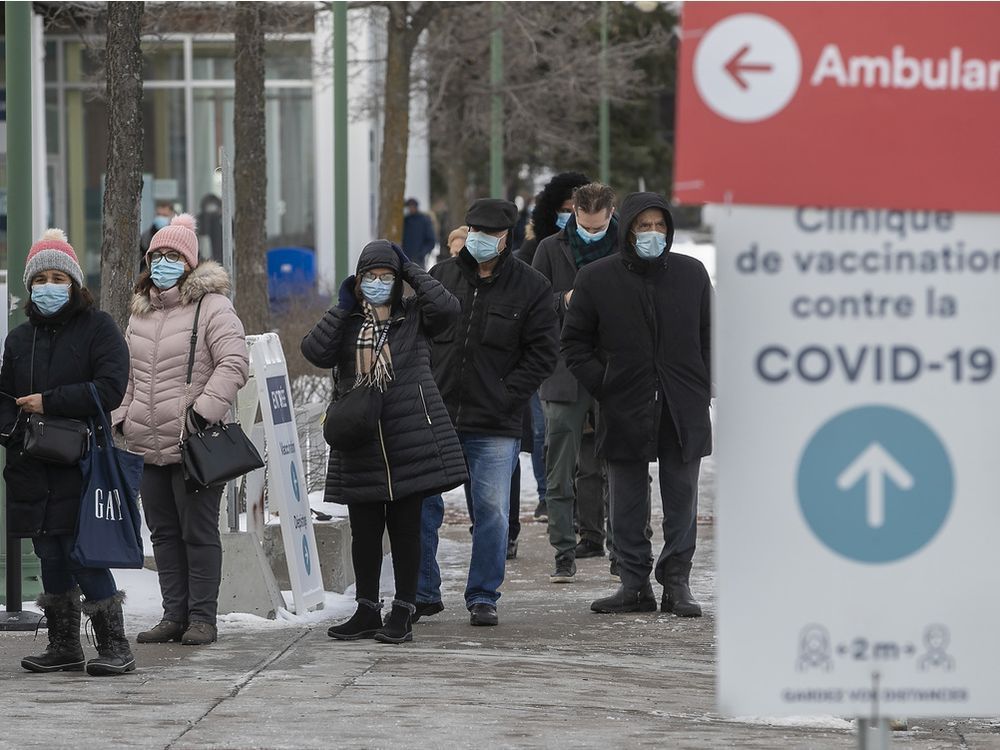 people line up for their covid-19 vaccine at the st-laurent vaccination centre on ste-croix ave. on monday december 27, 2021. quebecers aged 60 to 64 are now eligible to book their booster shots.