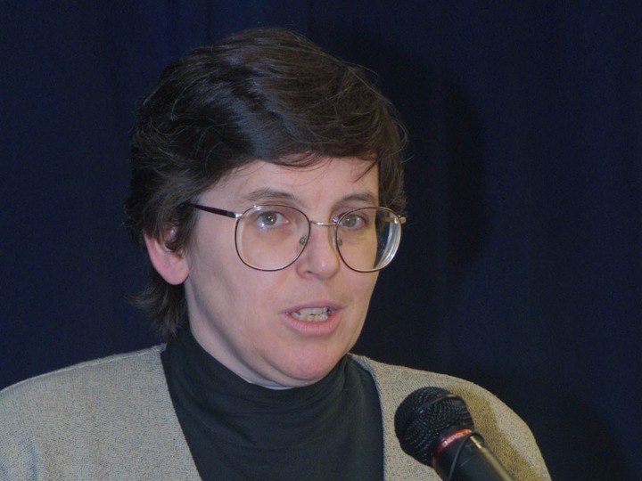  Allison McGeer, is a professor of laboratory medicine and pathobiology at the Dalla Lana School of Public Health and an infectious disease specialist. (2002)