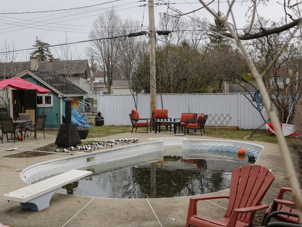 more than 50 per cent of children's drownings are in backyard pools and 85 per cent of drowning deaths in young children are due to inadequate supervision, according to the montreal children's hospital trauma centre.