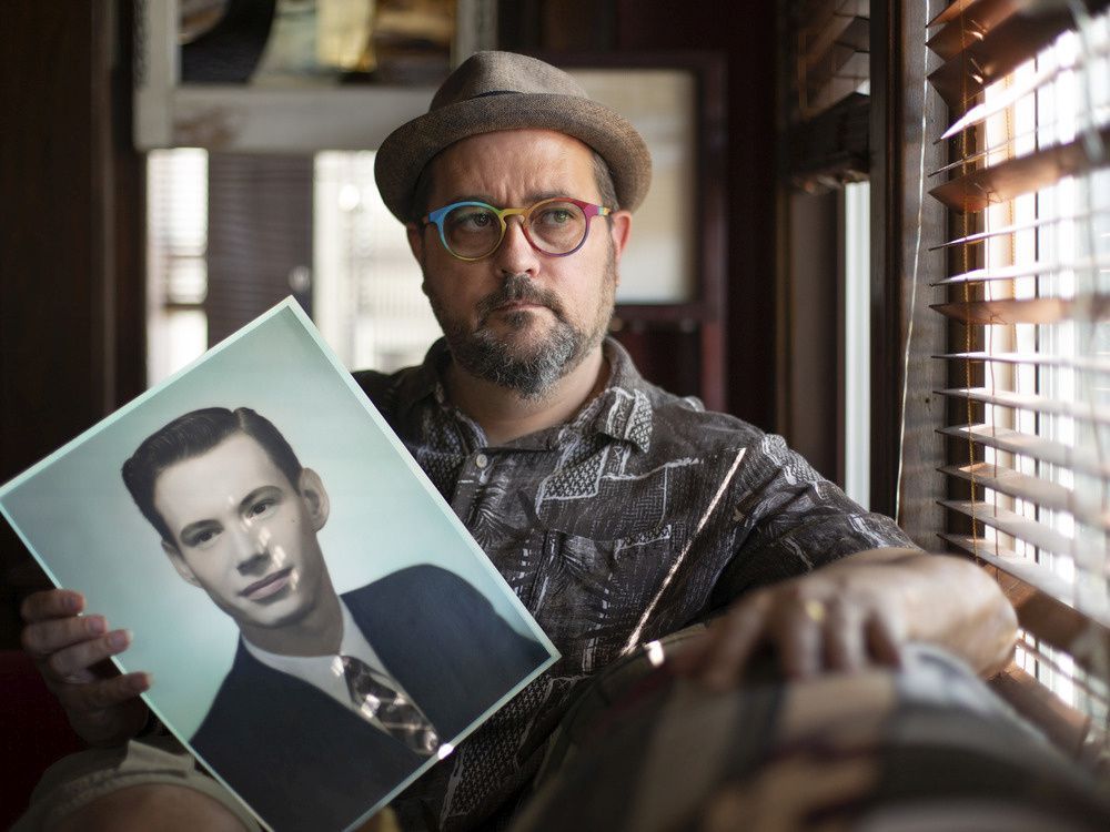 walter cassidy holds a photo of a young bill kovinsky, on thursday, june 16, 2022.