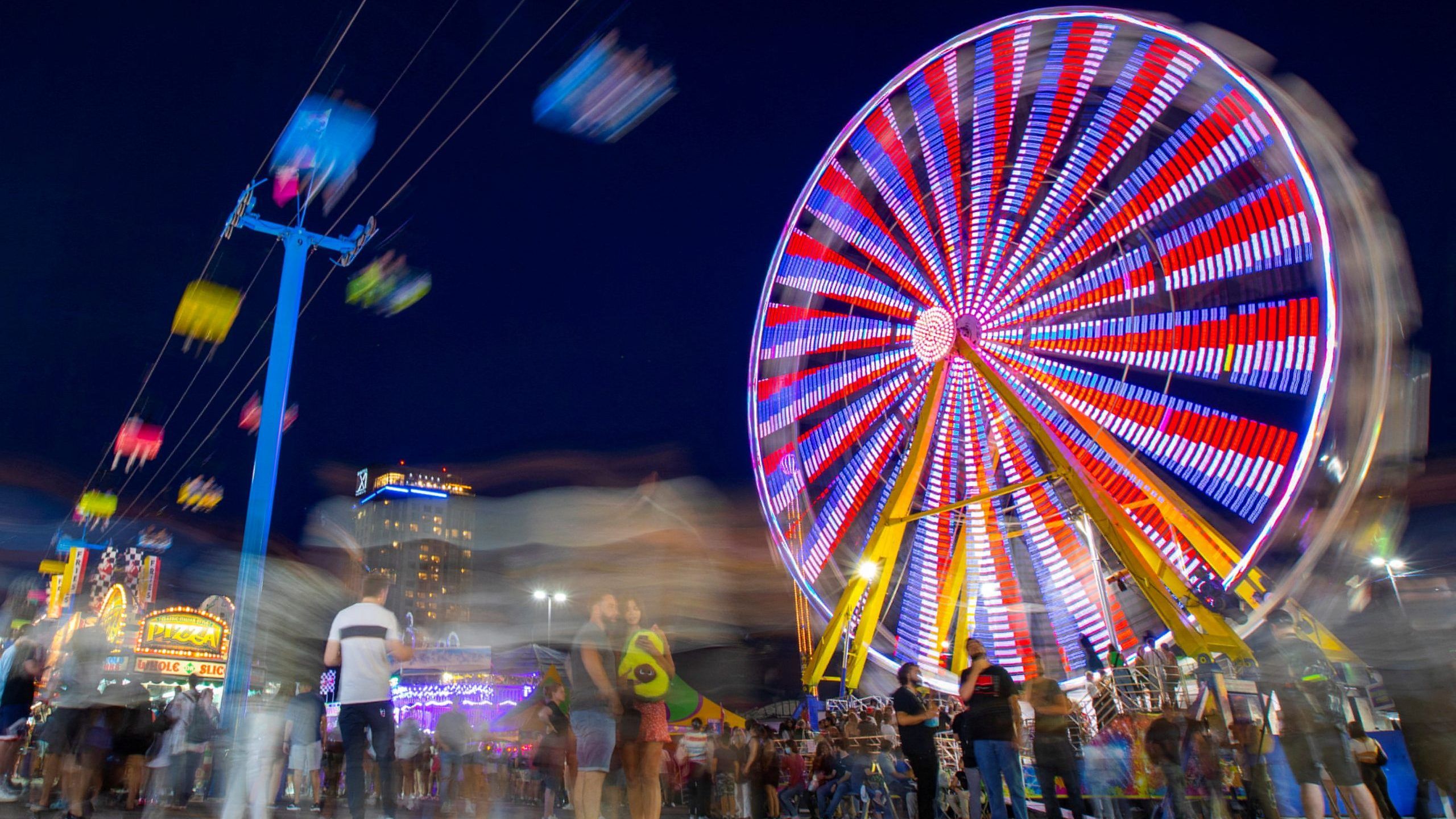 The Ferris wheel spins as the Canadian National Exhibition (CNE) reopens after a two year COVID-19 hiatus in Toronto, Ontario, Canada August 19, 2022. REUTERS/Carlos Osorio     