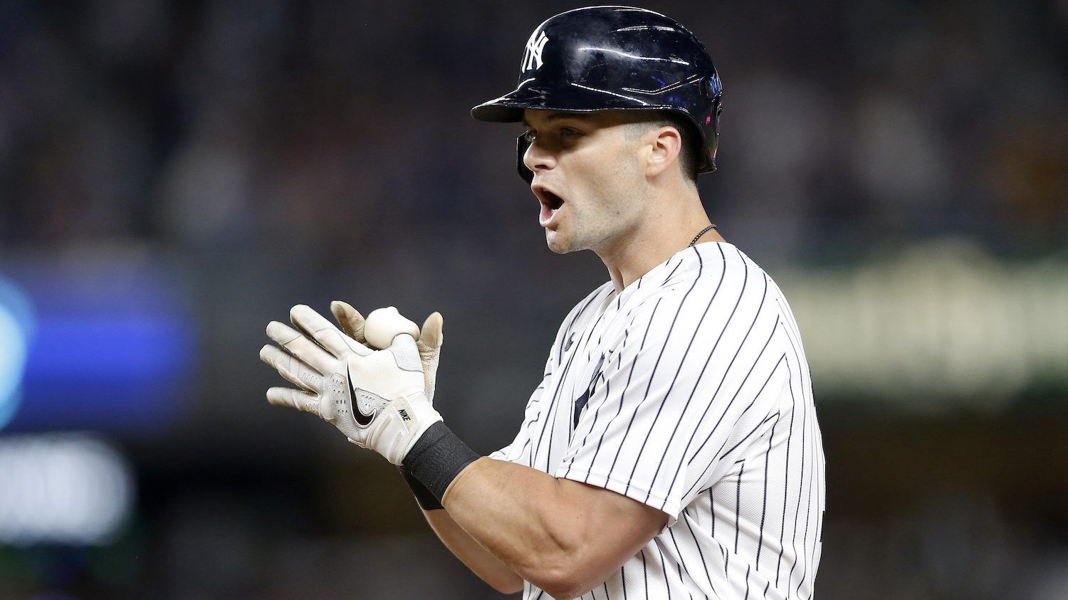 Yankees' Andrew Benintendi exits with wrist injury, X-rays negative